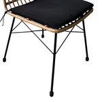 Καρέκλα Naoki Pakoworld Rattan σε Φυσική Απόχρωση με Μαύρο Μαξιλάρι και Μεταλλικό Μαύρο Πόδι 45x60x83εκ