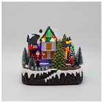 Πλατεια, με Αγιο Βασιλη και Χριστουγεννιατικο Δεντρο, με φωσ και Κινηση, Μπαταριας, 20x15x17.2cm