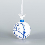 Γυαλινη Μπαλα, Λευκη με Πορσελανινο Ταρανδο, με Μπλε Σχεδια, 1τμχ, 8cm