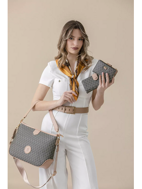 Η Τσάντα με το Απόλυτο Μέγεθος Ιδανικό για Όλες τις Γυναίκες