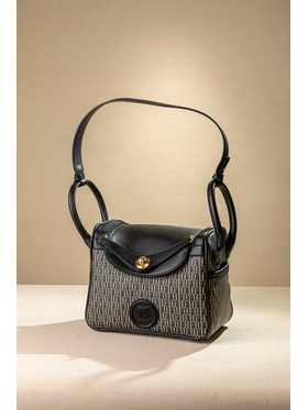 Τσάντα Τύπου Βαλιτσάκι με Ιδιαίτερο Κλείσιμο