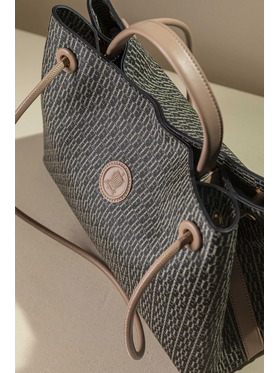 Κομψή και Διαχρονική Τσάντα Ώμου