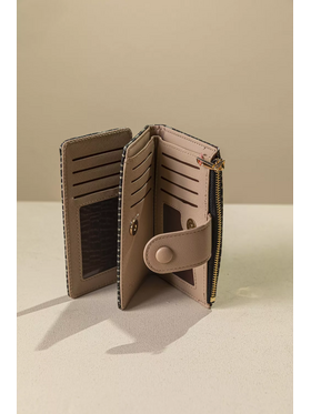 Πολυθέσιο Πορτοφόλι με Γλώσσα Μεσαίου Μεγέθους