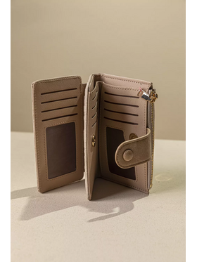 Πολυθέσιο Πορτοφόλι με Γλώσσα Μεσαίου Μεγέθους