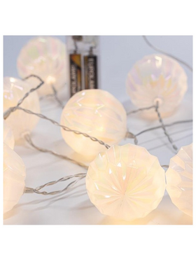 Σειρα, 10 led 5mm, με Λευκες Αναγλυφες Μπαλες, Μπαταριας 2xaa, Διαφανο pvc Καλωδιο, Θερμο Λευκο Led, ανα 15cm, Προεκταση Παροχης 30cm, Ip20