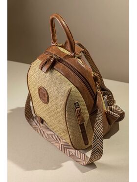 Μεσαίο Backpack με Πολλά Τσεπάκια και υφή Ψάθας